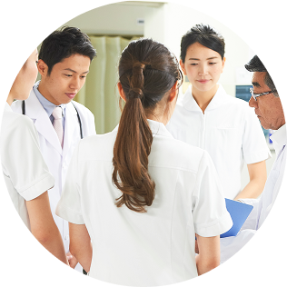 医者とナースが話している